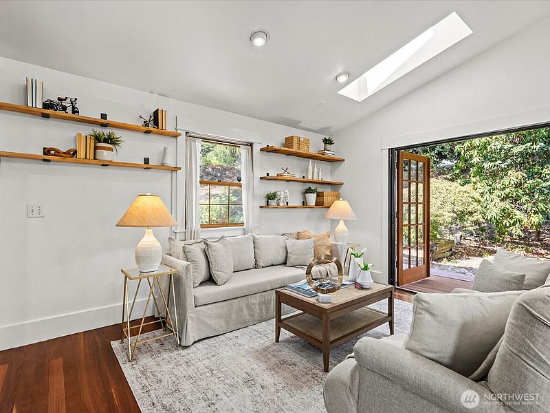 3rd image of 5024 29th Avenue S