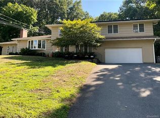 18 Plymouth Ln, Manchester, CT 06040