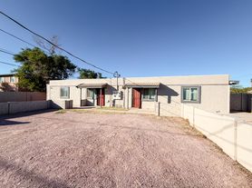 525 E Peppertree Ave