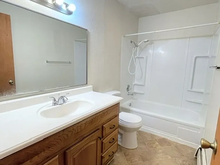 330 Flower St — Photo 12