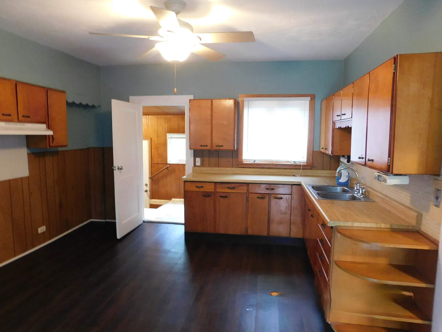 5 bed, 1276 sqft, $1,895 — Photo 3