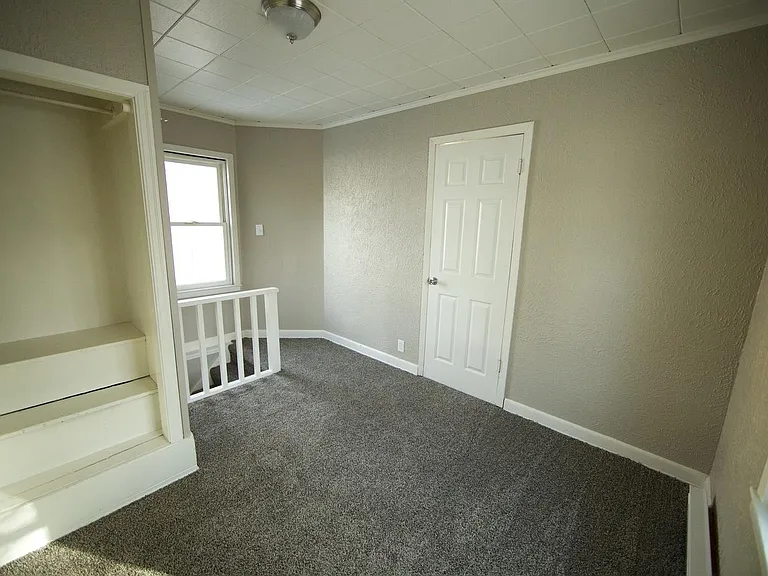 601 E 2nd Ave #4 — Photo 5