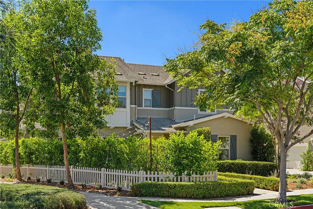 4 bed, 3.5 bath, 1950 sqft, $5,750 — Photo 2