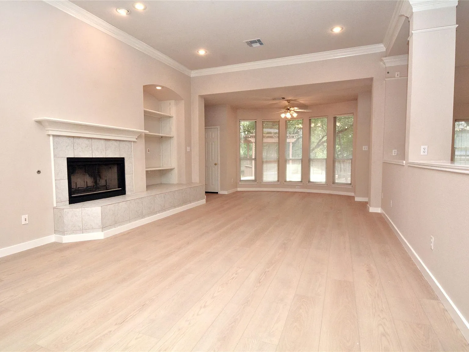 4 bed, 2.5 bath, 2541 sqft, $3,650 — Photo 3