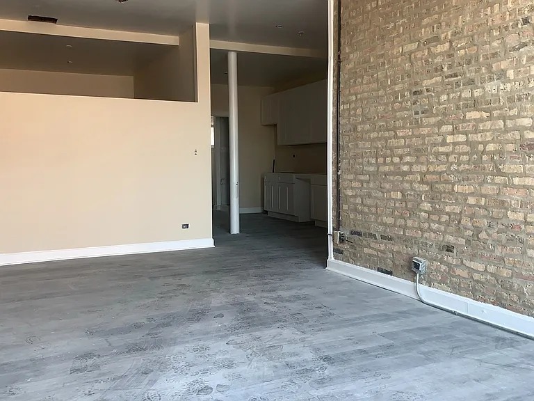 2902 N Laramie Ave — Photo 4