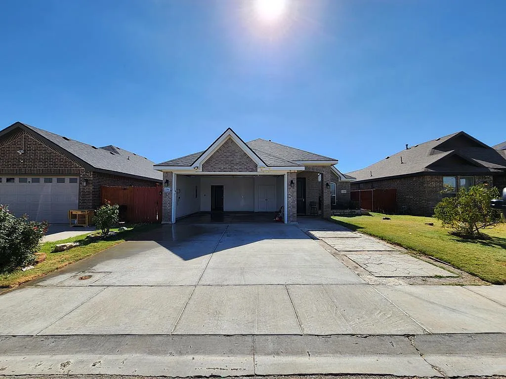3 bed, 2.0 bath, 1717 sqft, $2,300 — Photo 1