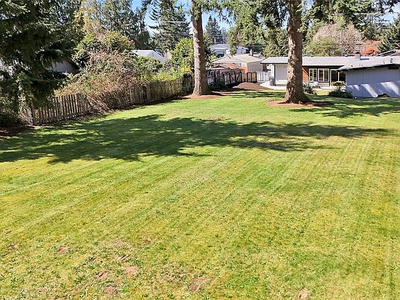 4th image of 8021 47th Avenue NE