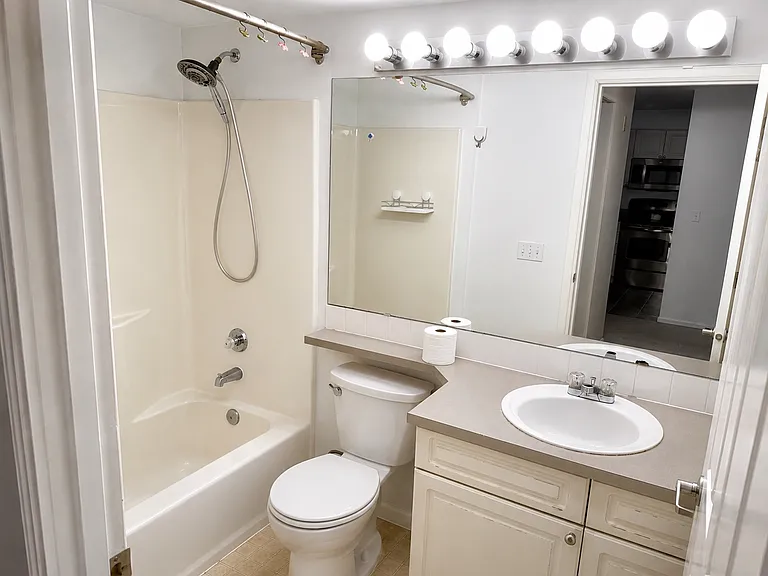 4343 Roosevelt Way NE #409 — Photo 4