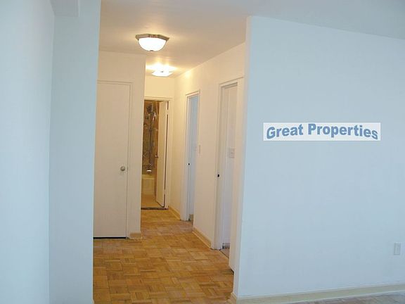 5th image of 11820 Edgewater Dr APT 813