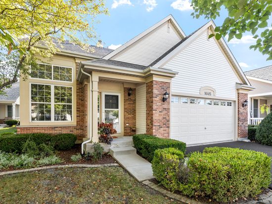 16415 Grandwood Lake Dr, Crest Hill, IL 60403