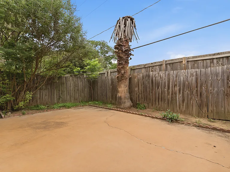 2113 Fleur De Lis Ct — Photo 24