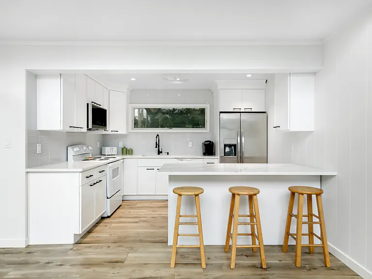 54 Thompson Ave #54 — Photo 4