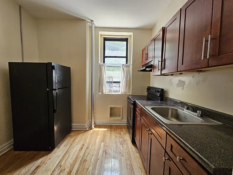 2111 Beekman Pl #1I — Photo 5