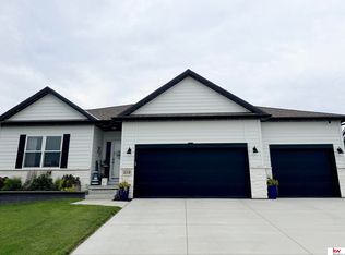 21118 Larimore Ave, Elkhorn, NE 68022