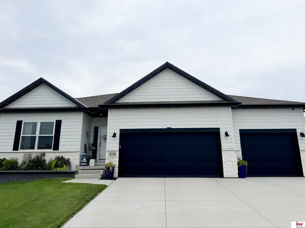 21118 Larimore Ave, Elkhorn, NE 68022