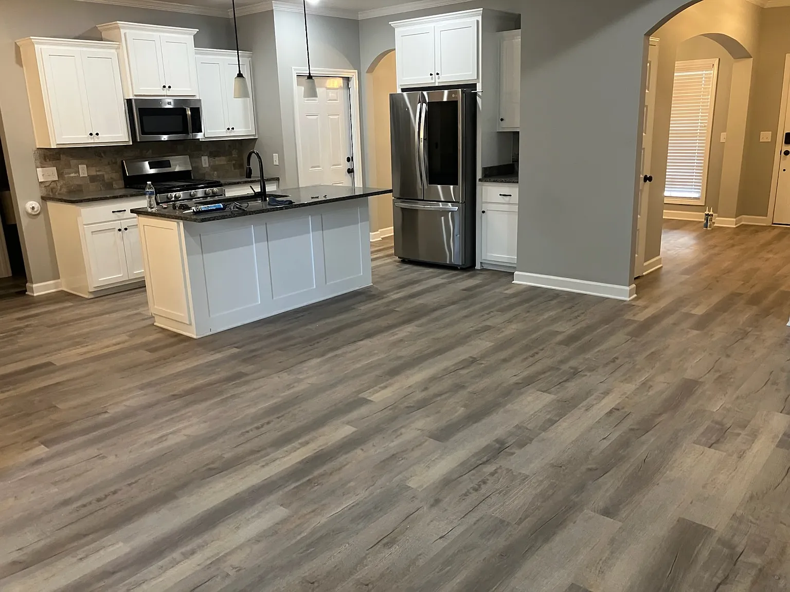 4 bed, 2.5 bath, 2041 sqft, $2,200 — Photo 2