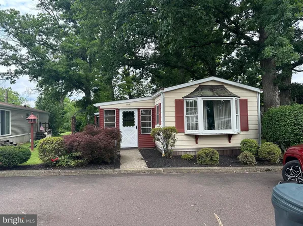 1027 Pine Cir, Telford, PA 18969
