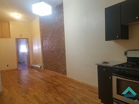 Rented by EXR | media 9