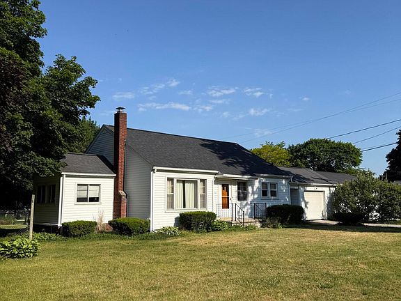 3rd image of 2326 Sunset Ln