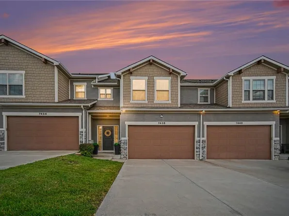 7438 Grand Slam St, Parkville, MO 64152