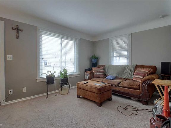4th image of 19 Clair Ave