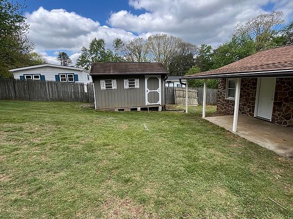 4th image of 320 Oaklyn Rd