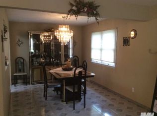 325 S 14th St, Lindenhurst, NY 11757