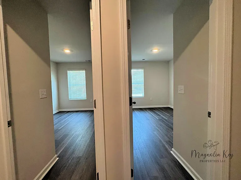 555 Gemstone Blvd — Photo 23