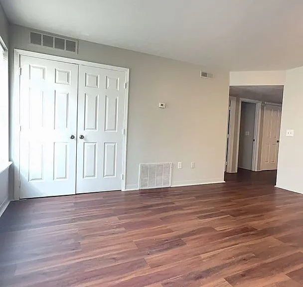 2702 Greenwood Ave — Photo 2