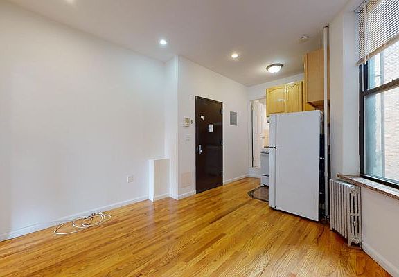 2nd image of 214 E 10th St APT 16