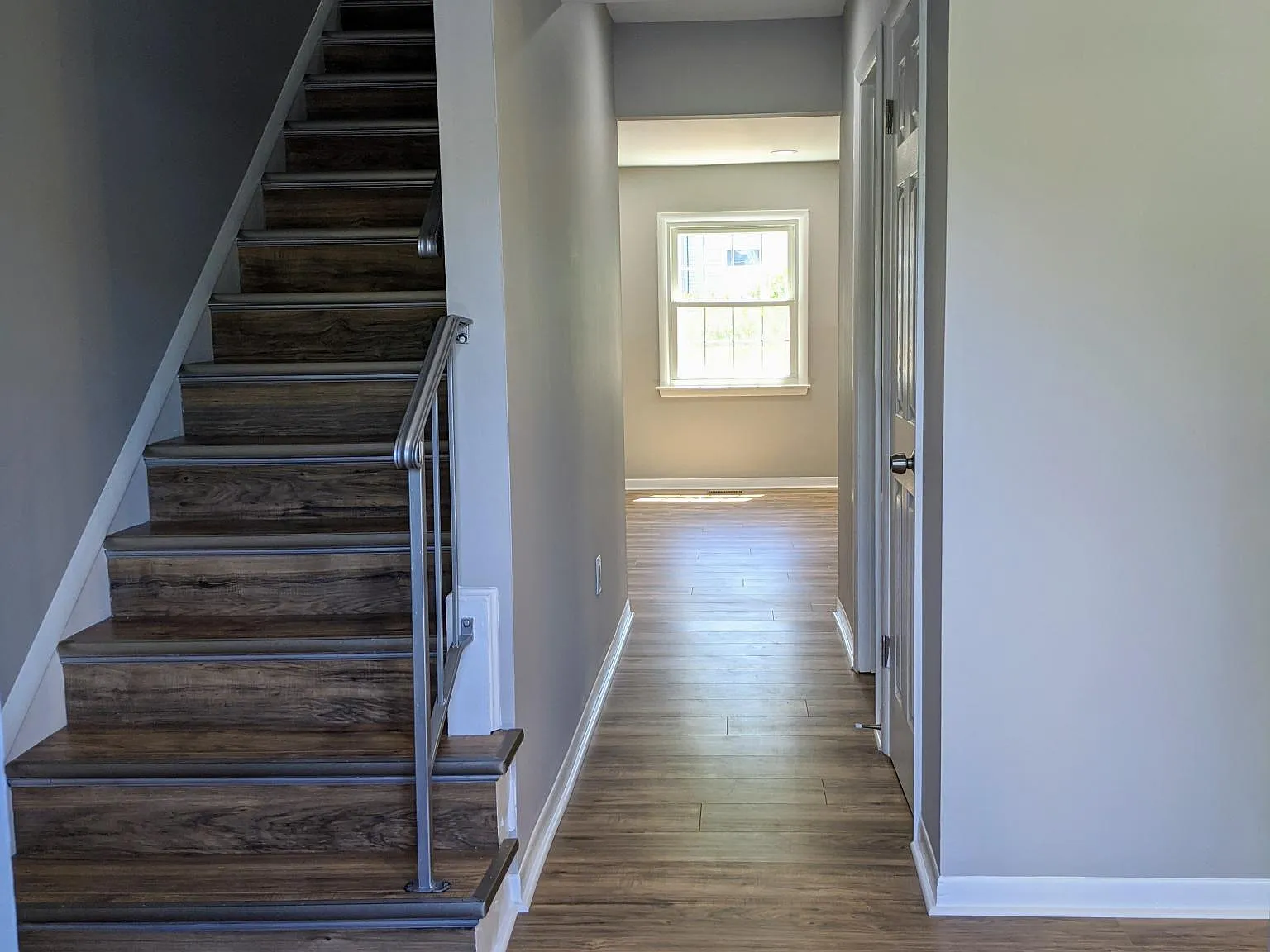 3 bed, 2.5 bath, 1360 sqft, $2,800 — Photo 2