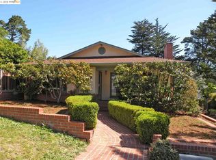 6840 Ridgewood Dr, Oakland, CA 94611