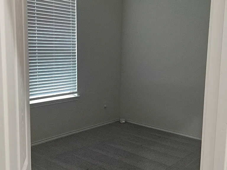 Guest Bedroom (Ground Floor - left side of the Entrance)