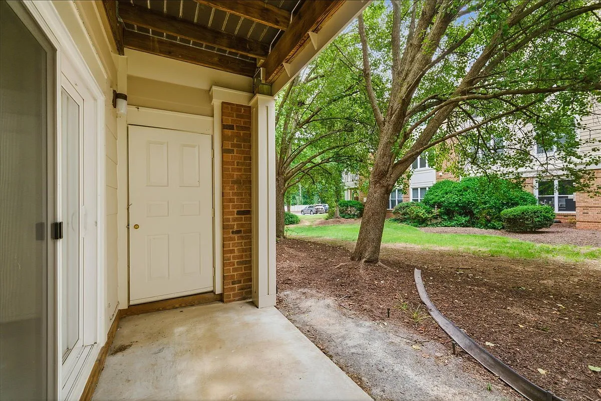 2 bed, 1.0 bath, 960 sqft, $2,175 — Photo 3