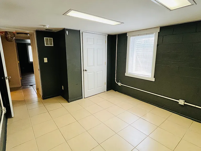 801 Berkley Rd — Photo 32