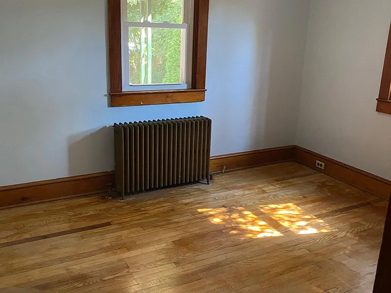 72 W Center St — Photo 4