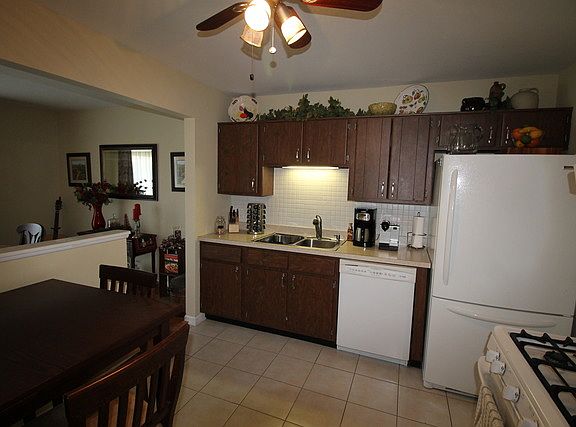 5th image of 49 Stanton Ct Unit B1