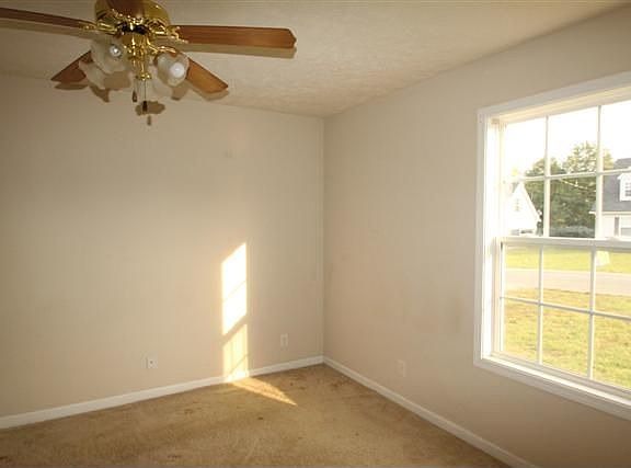 5th image of 115 Stonefield Cir