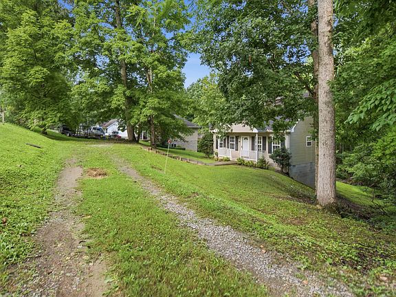 2nd image of 958 Jordan Cir