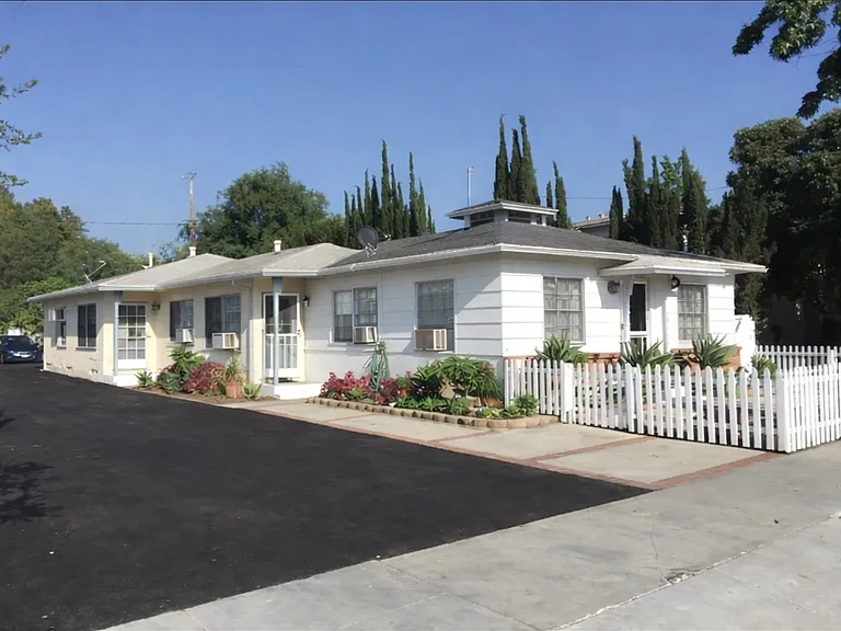 124 N Beachwood Dr — Photo 10