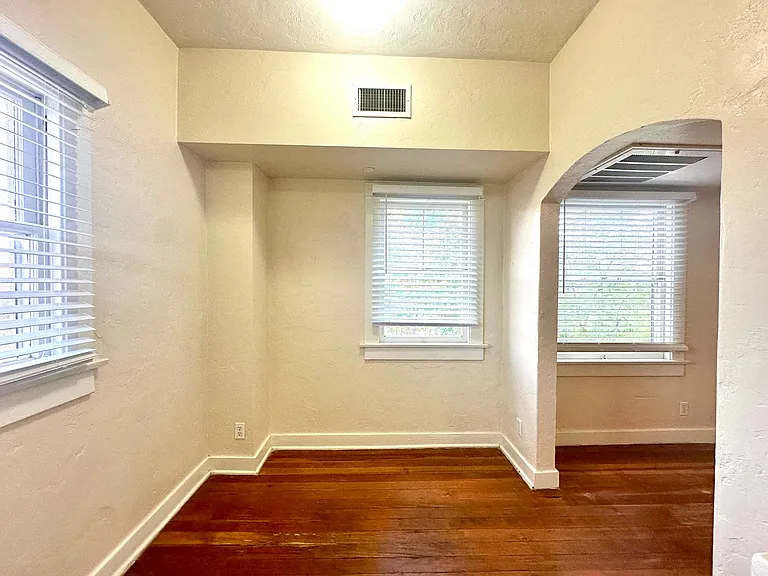Don Martin Historic Apartments! — Photo 23