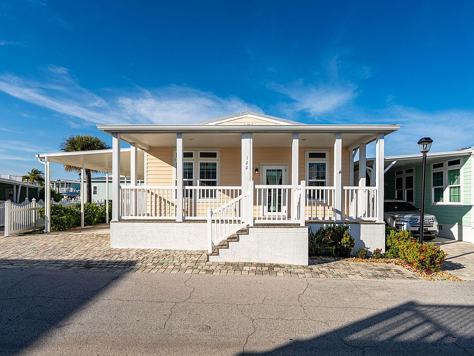1st image of 122 NE Bay Drive