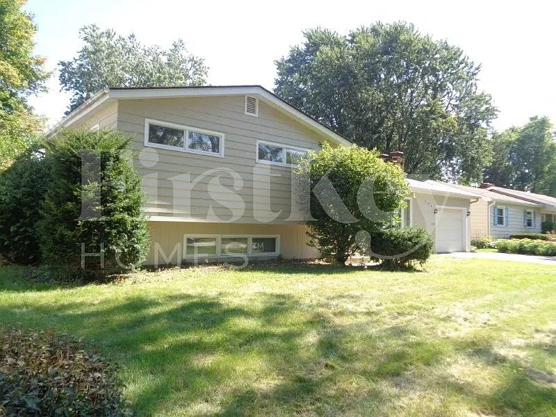 4 bed, 2.0 bath, 1728 sqft, $2,735 — Photo 4