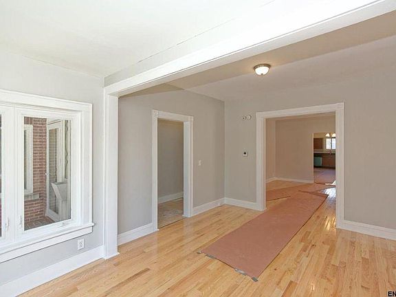 5th image of 213 N 2nd Ave