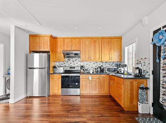 4th image of 654 Park Ct