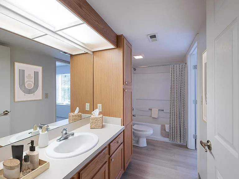 BenningtPond_2026_Bathroom_VirtuallyStaged