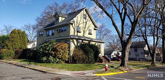 1st image of 387 Roslyn Ave
