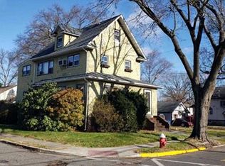 387 Roslyn Ave, New Milford, NJ 07646