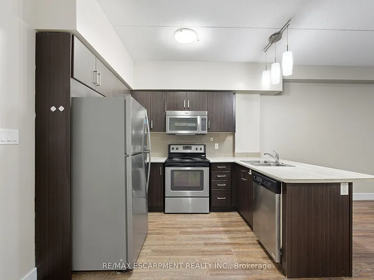 149 Main St W #203 — Photo 7