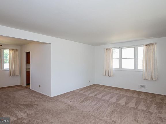 5th image of 2607 Harwood Rd